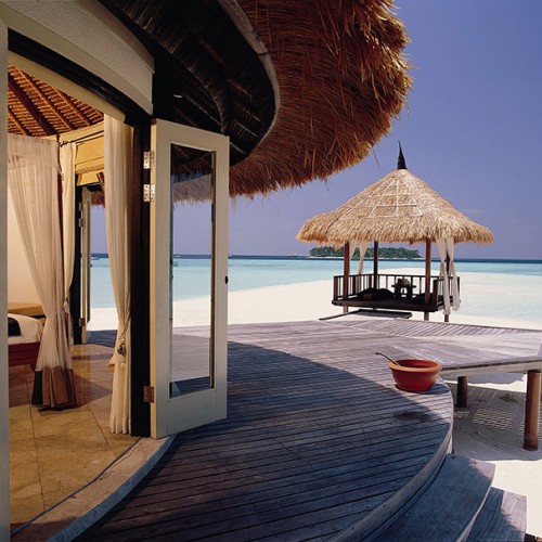 25557456-H1-BTMV_GuestRoom_DeluxeBeachfrontVilla_JetPool_Villa_Front_De